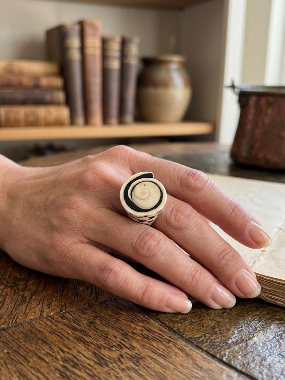 Vintage & Unique Spotted Shiva Eye Ring - Seashell 🐚 side 8